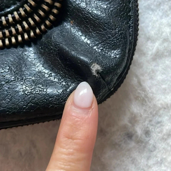 Vintage Matt & Nat Crossbody Purse - Picture 3 of 16